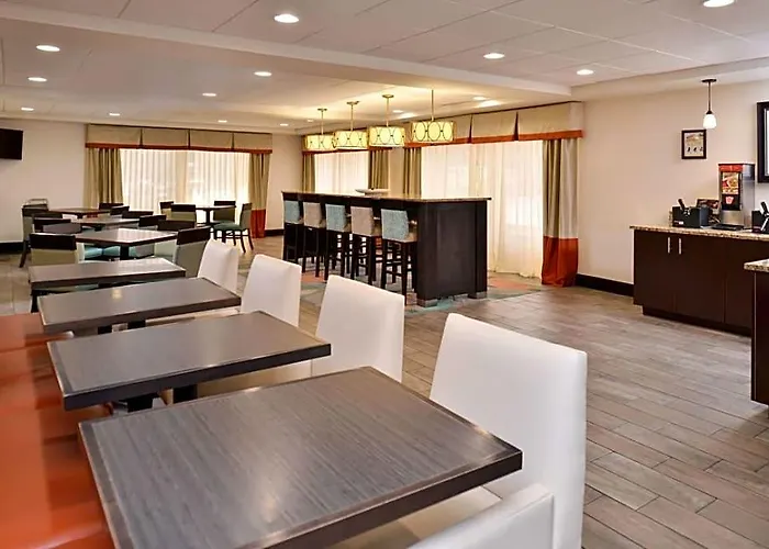 Western Chicagoland - Hotel 4*